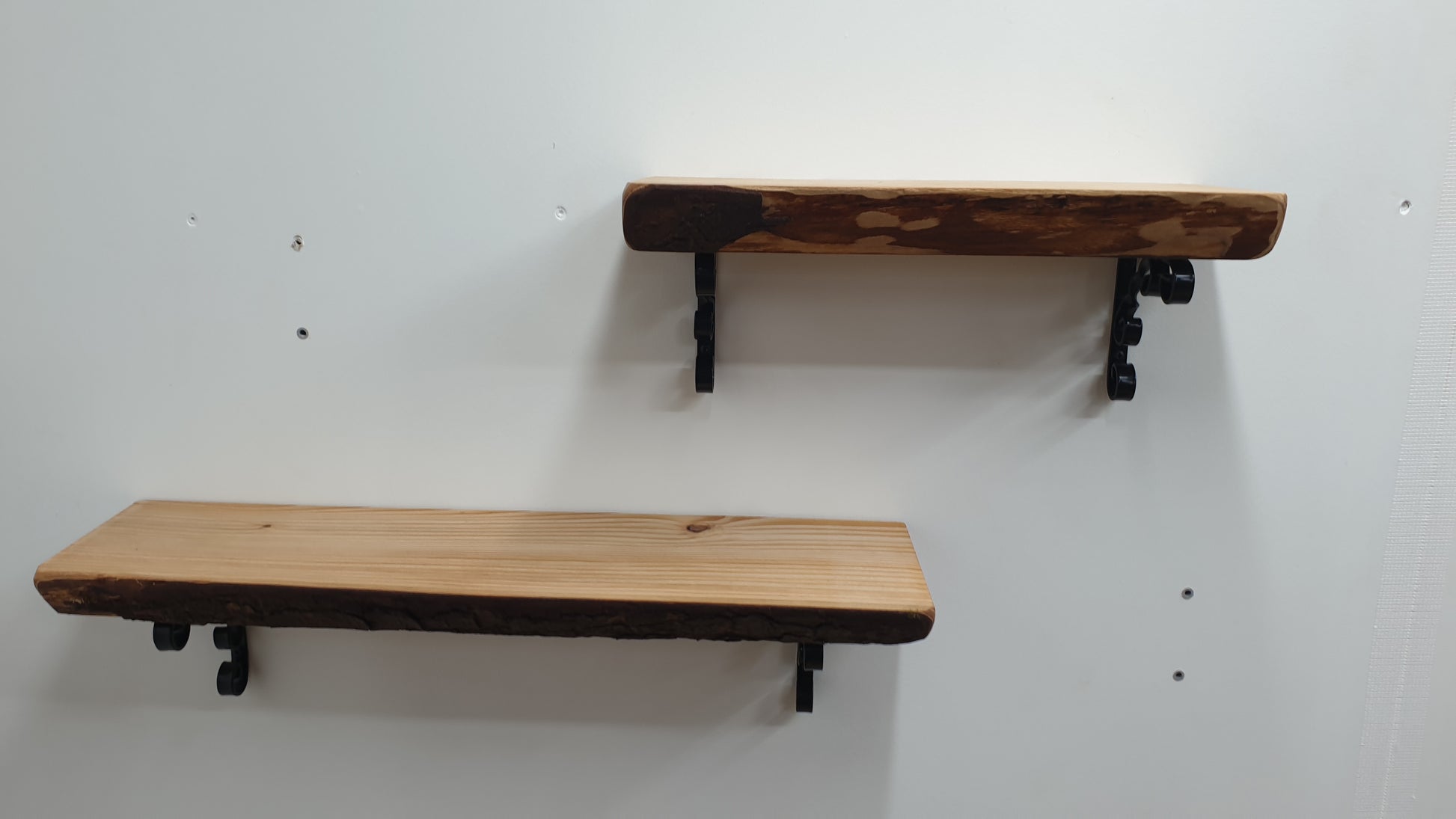 one short and one long shelf