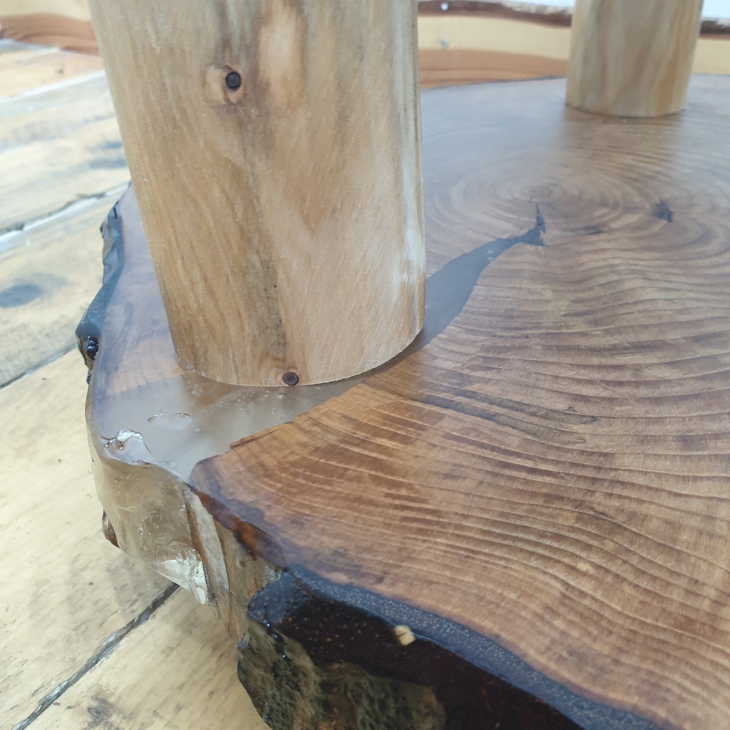Rustic Log-Ring End Table/Bedside/Nightstand