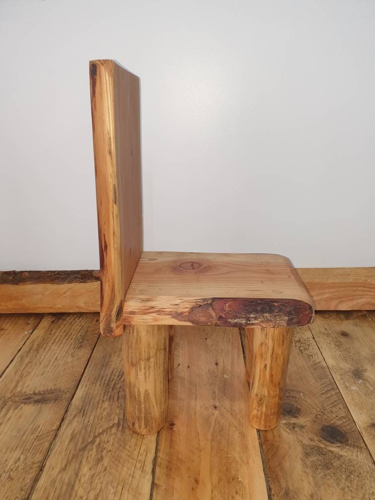 a side view of a kids throne showing the vertical back