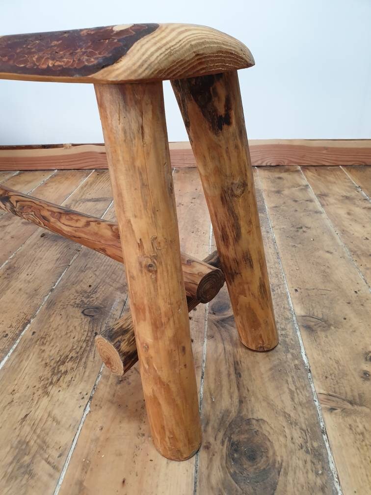 outside view of the leg joints on a wooden bench