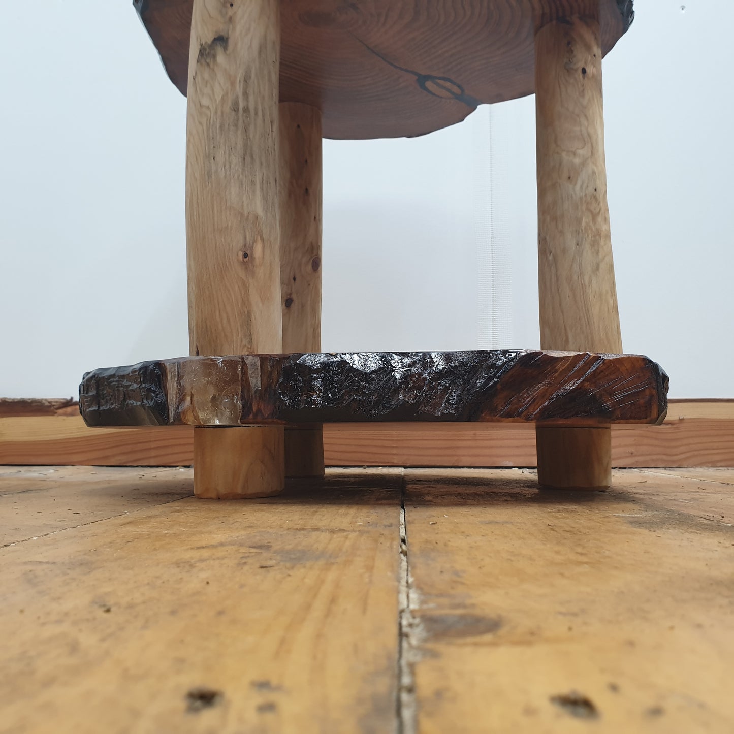 Rustic Log-Ring End Table/Bedside/Nightstand