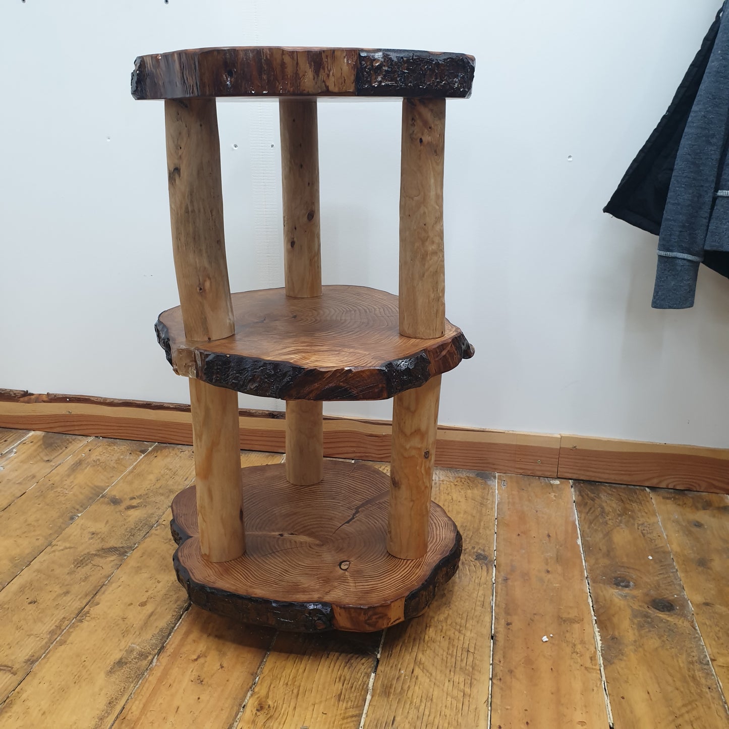 Rustic Log-Ring End Table/Bedside/Nightstand