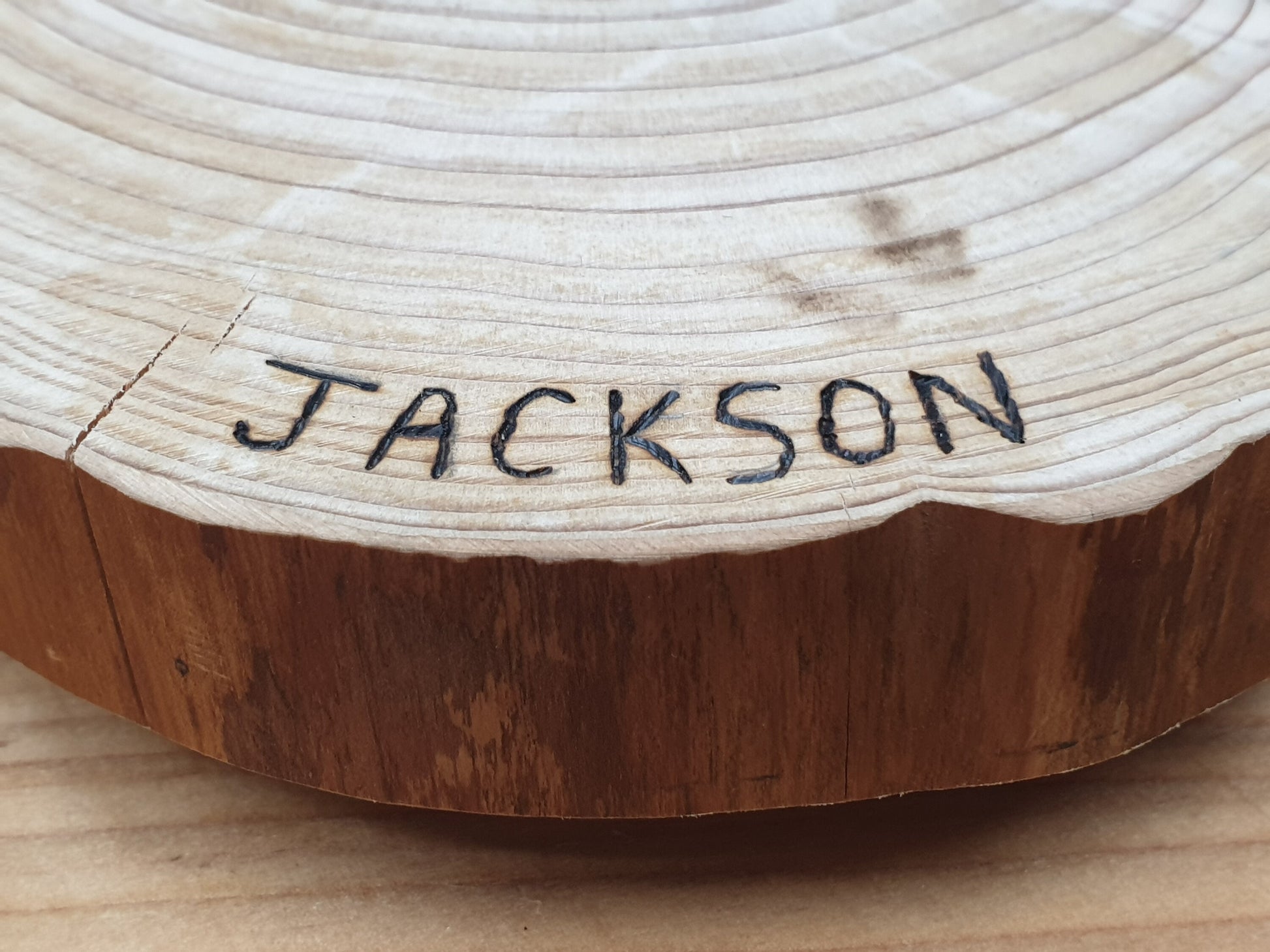This centerpiece is called "Jackson".  Not many centerpieces have names. Fewer still have their names written on their tops.

Jackson is proud of his name. It is a good name.